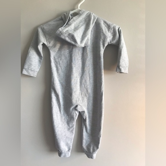 Levi’s Grey and Pink Baby Girl Onesie Zip Up Hooded with pocket size 24 months - Picture 2 of 9